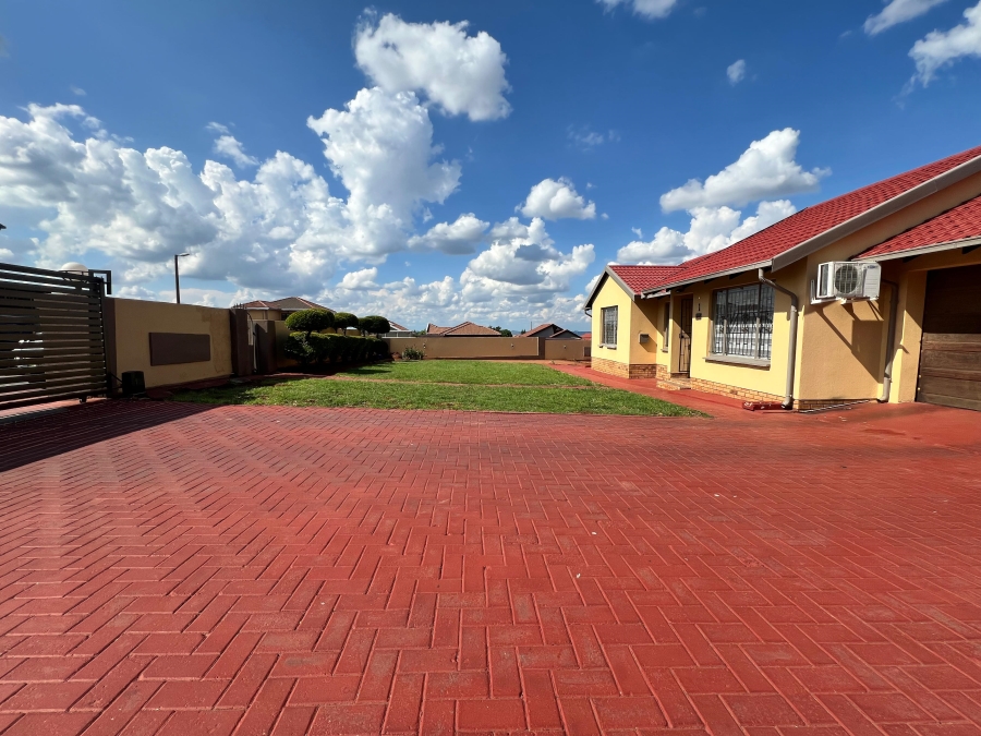 3 Bedroom Property for Sale in Tlhabane West North West